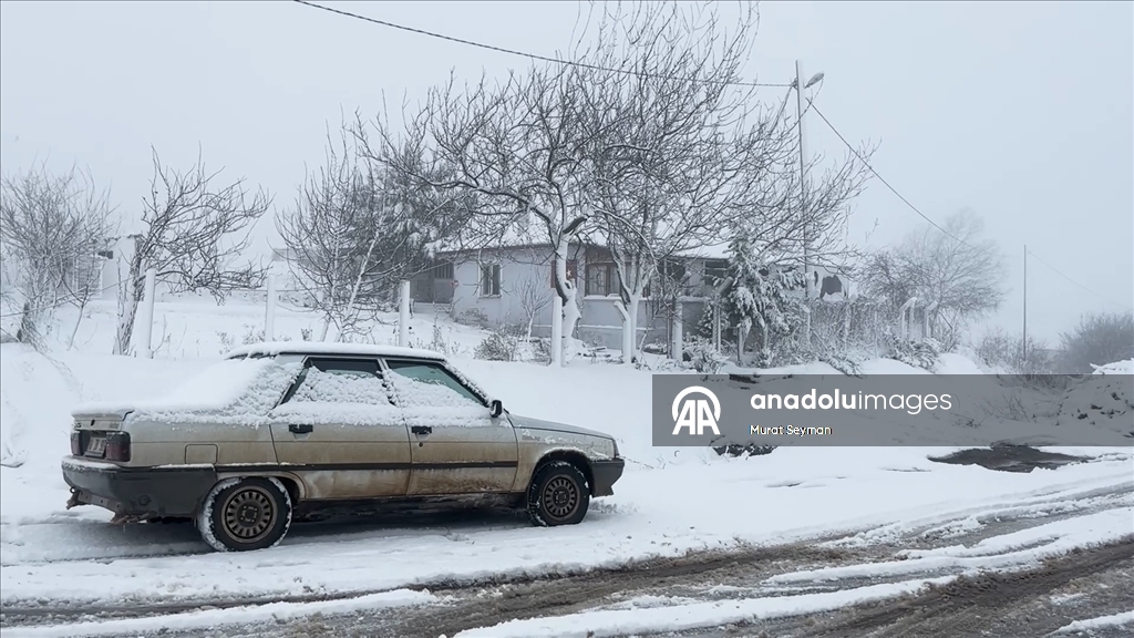 Balıkesir'in yüksek kesimlerinde kar etkili oldu