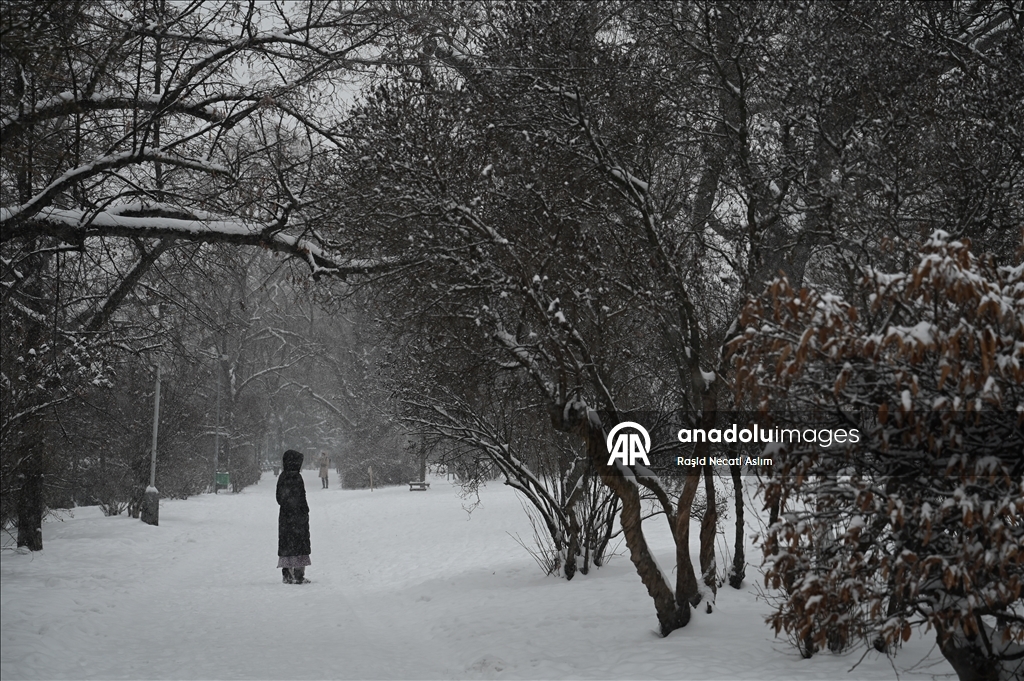 Prag’da kar yağışı etkili oldu