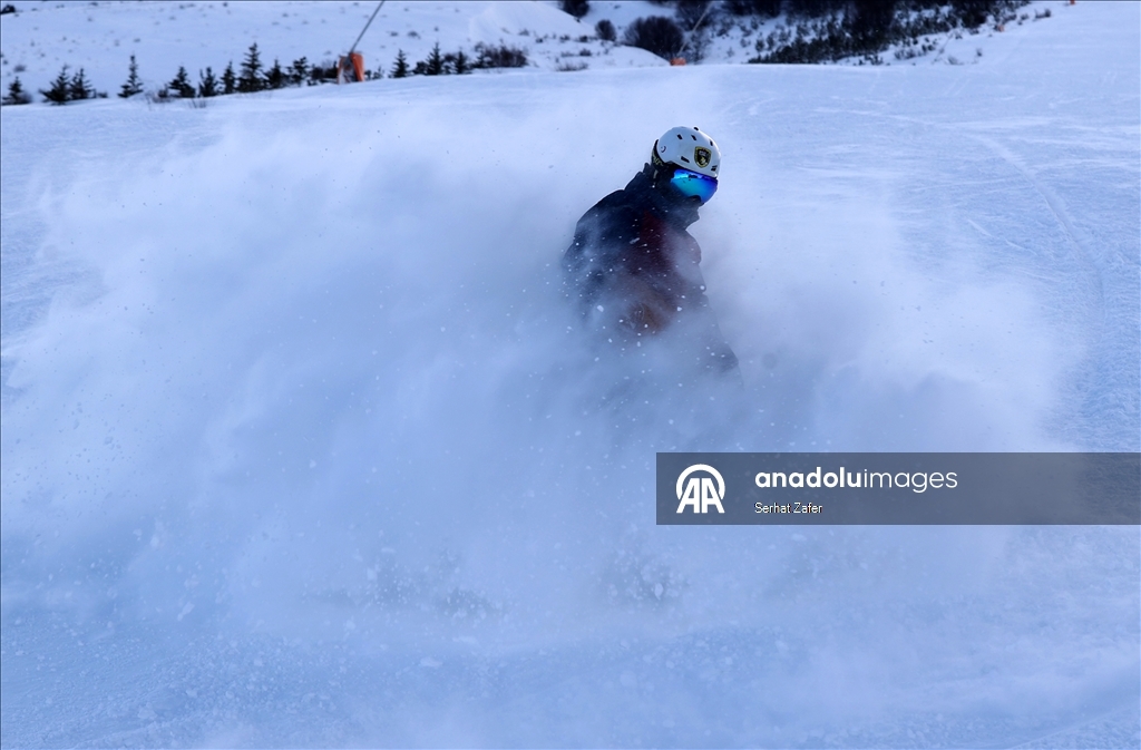 Yıldız Dağı hafta sonu kayakseverlerle doldu