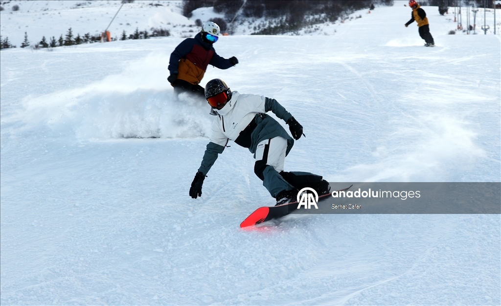 Yıldız Dağı hafta sonu kayakseverlerle doldu