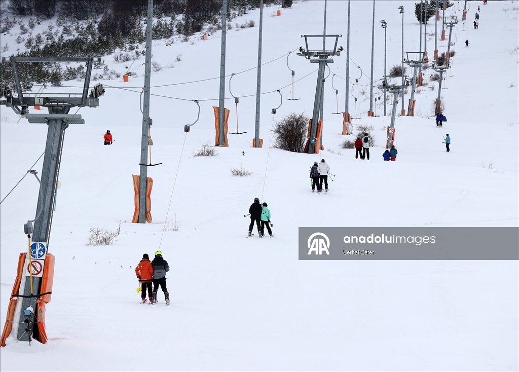 Yıldız Dağı hafta sonu kayakseverlerle doldu