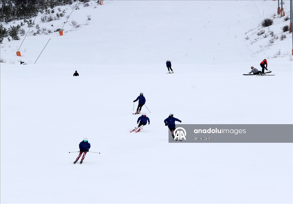 Yıldız Dağı hafta sonu kayakseverlerle doldu
