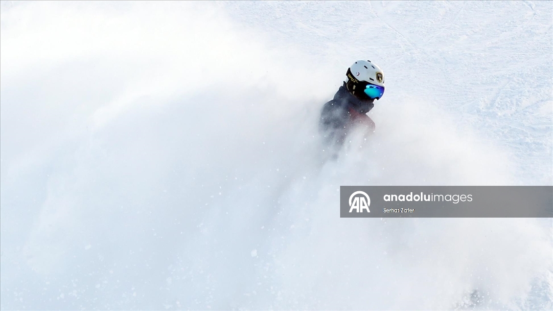 Yıldız Dağı hafta sonu kayakseverlerle doldu