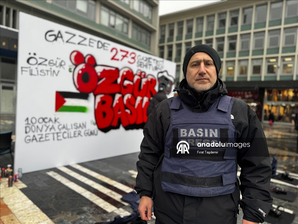 Ankara'da İsrail saldırılarında hayatını kaybeden Filistinli gazeteciler için grafitili anma