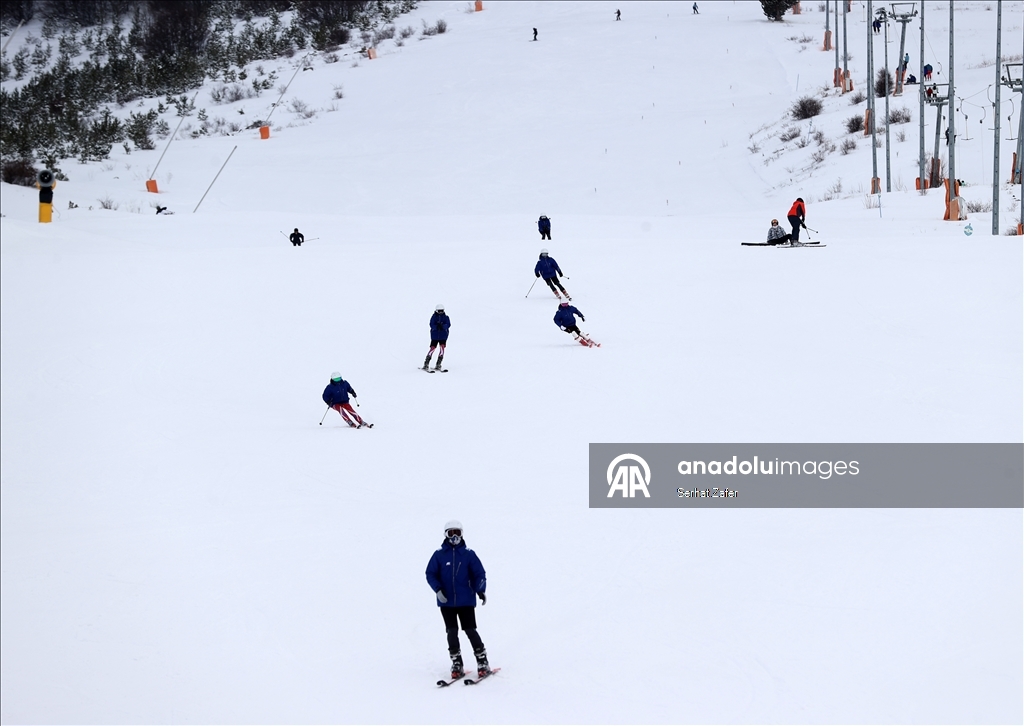 Yıldız Dağı hafta sonu kayakseverlerle doldu