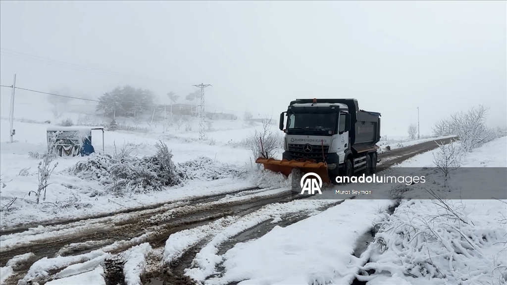 Balıkesir'in yüksek kesimlerinde kar etkili oldu