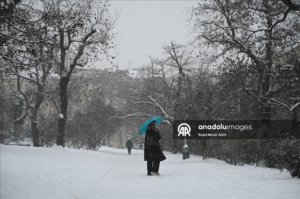 Prag’da kar yağışı etkili oldu