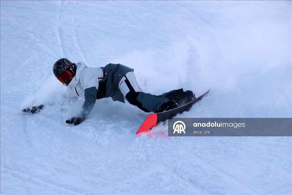 Yıldız Dağı hafta sonu kayakseverlerle doldu