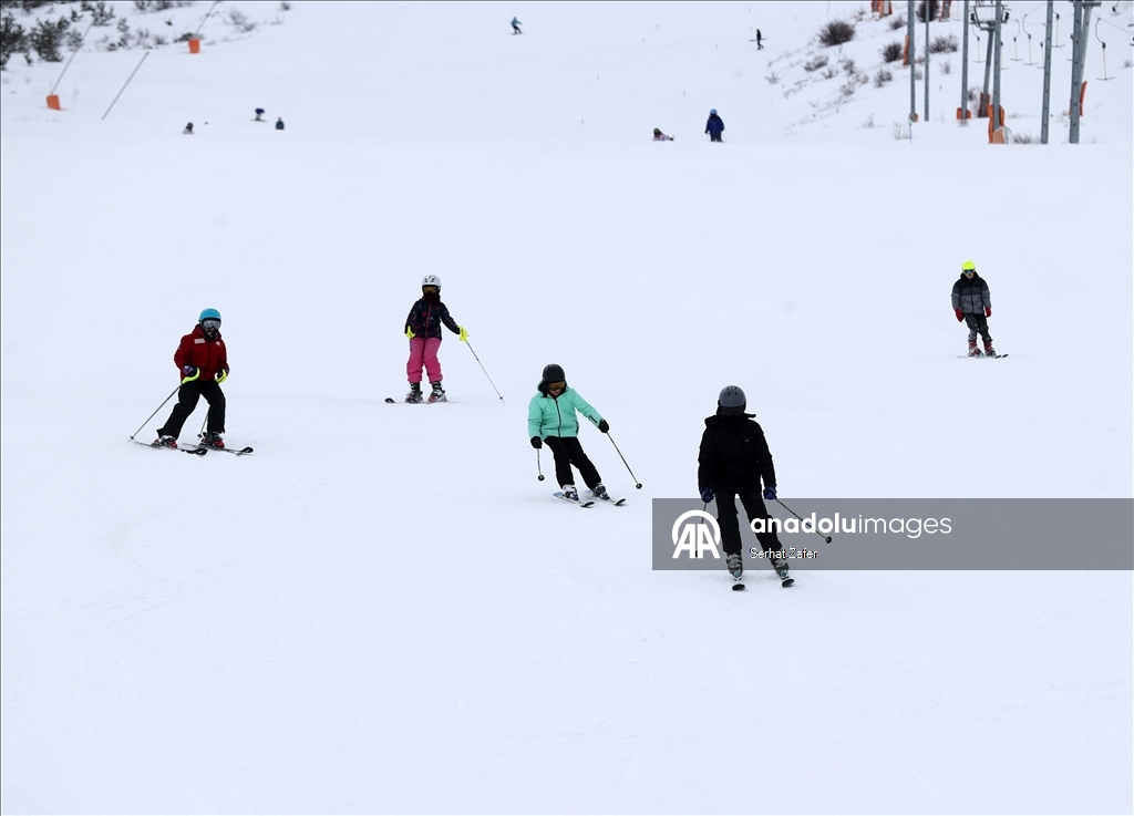 Yıldız Dağı hafta sonu kayakseverlerle doldu