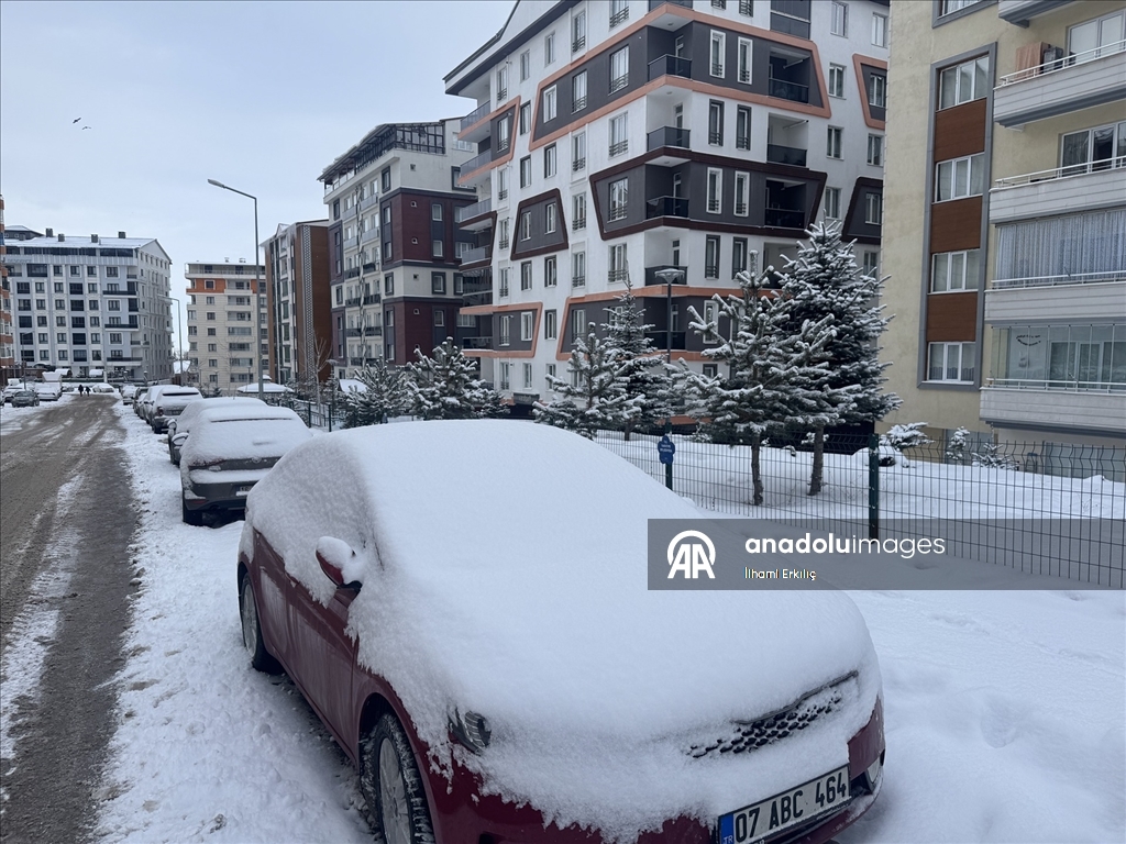 Erzurum'da kar yağışı ve soğuk hava etkisini sürdürüyor