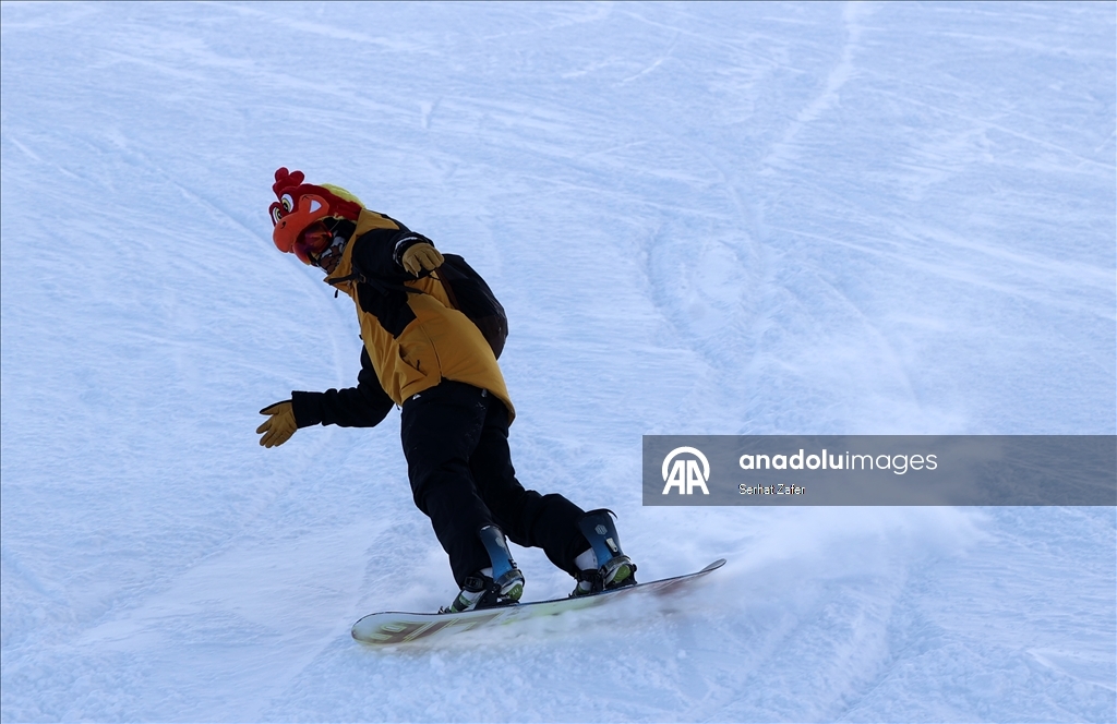 Yıldız Dağı hafta sonu kayakseverlerle doldu