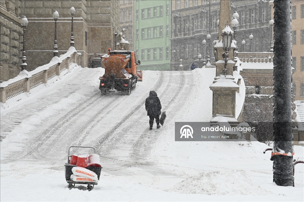 Prag’da kar yağışı etkili oldu