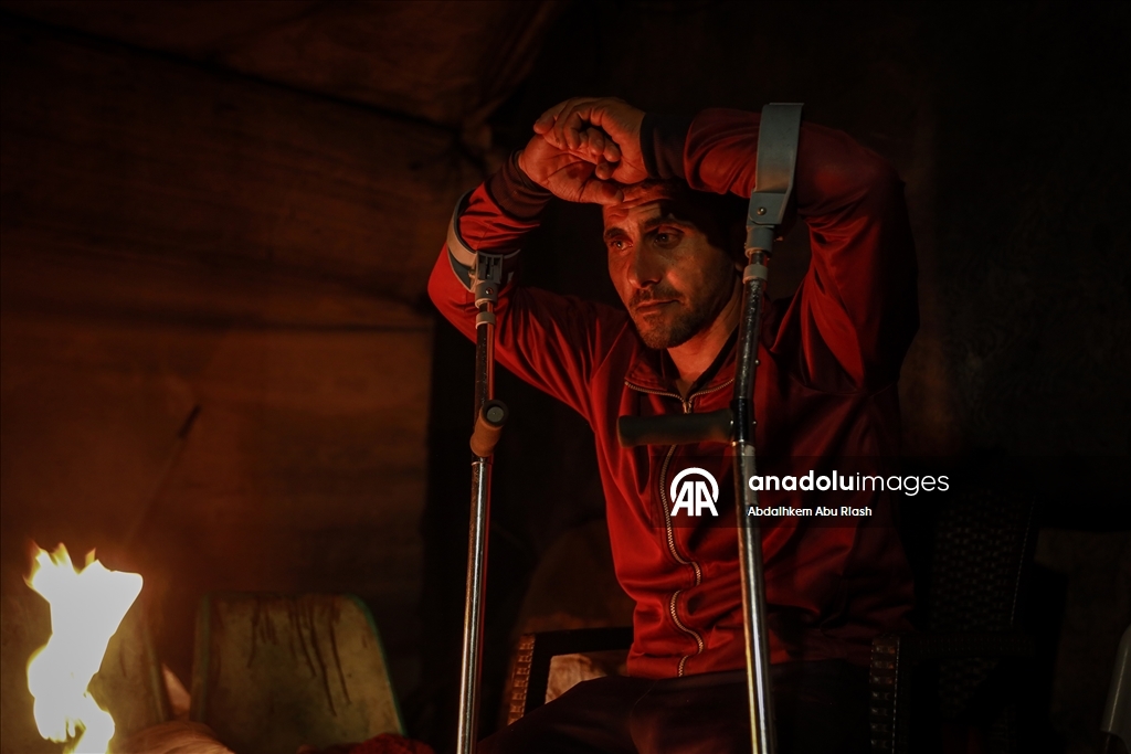 Gazze’de yerinden edilen Filistinliler zorlu kış koşullarıyla mücadele ediyor