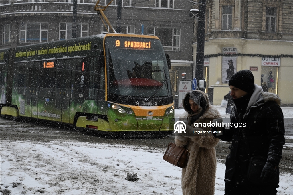 Prag’da kar yağışı etkili oldu