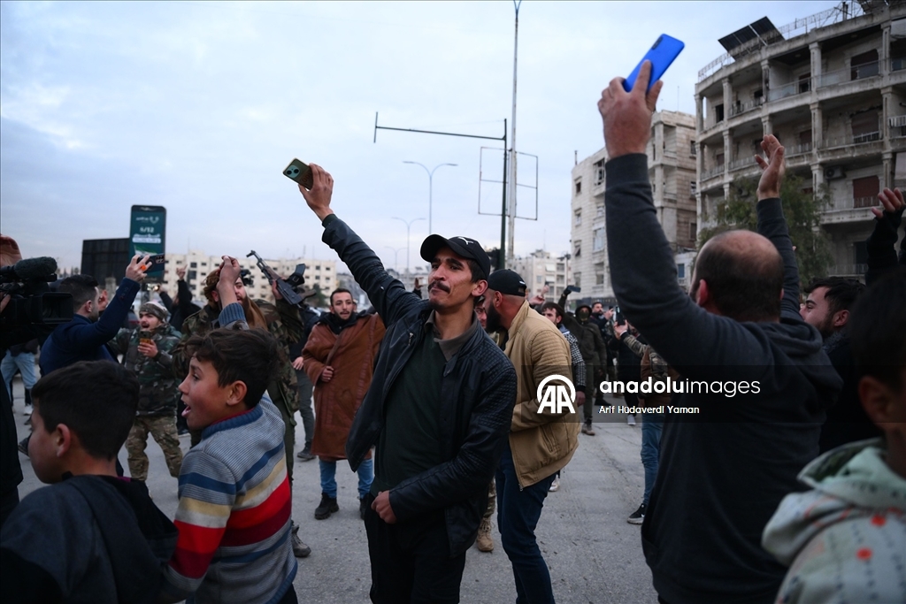 Halep’te, tahliye edilmeyi kabul eden terör örgütü YPG/SDG mensupları otobüslerle Tabka’ya gönderildi