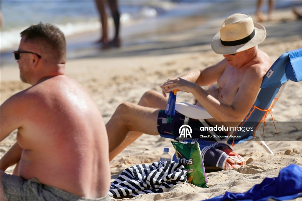 Sıcak hava dalgası Sidney’de plajlarda yoğunluk oluşturdu