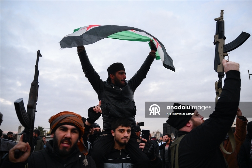 Halep’te, tahliye edilmeyi kabul eden terör örgütü YPG/SDG mensupları otobüslerle Tabka’ya gönderildi