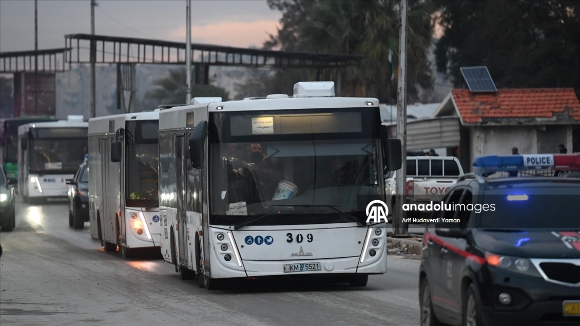 Halep’te, tahliye edilmeyi kabul eden terör örgütü YPG/SDG mensupları otobüslerle Tabka’ya gönderildi