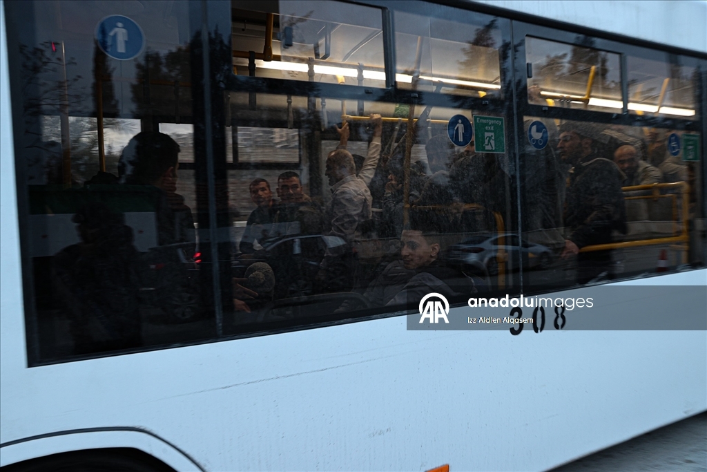 Halep’te, tahliye edilmeyi kabul eden terör örgütü YPG/SDG mensupları otobüslerle Tabka’ya gönderildi