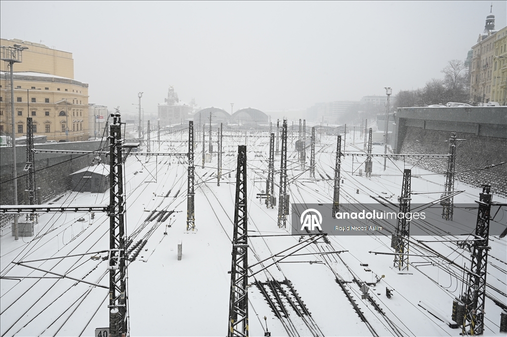 Prag’da kar yağışı etkili oldu