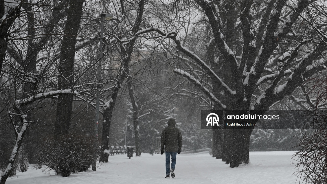 Prag’da kar yağışı etkili oldu