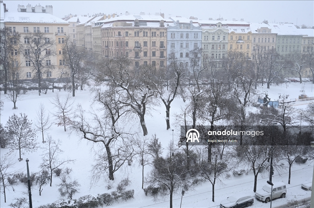 Obilne snježne padavine u češkoj prijestolnici Pragu