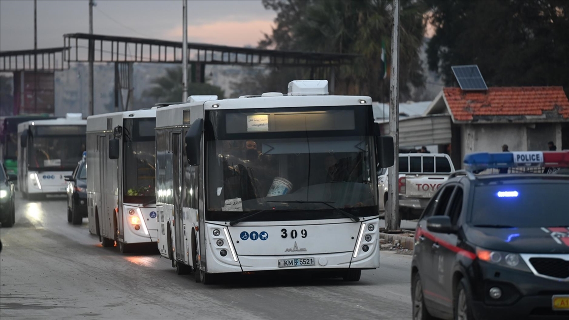 Halep’te, tahliye edilmeyi kabul eden terör örgütü YPG/SDG mensupları otobüslerle Tabka’ya gönderildi