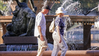 Sıcak hava dalgası Sidney’de plajlarda yoğunluk oluşturdu