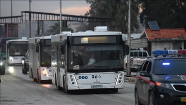 Halep’te, tahliye edilmeyi kabul eden terör örgütü YPG/SDG mensupları otobüslerle Tabka’ya gönderildi