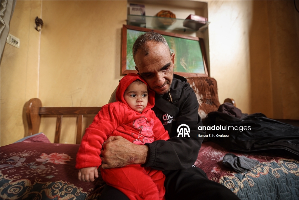 İsrail saldırısında görme yetisini kaybeden Ahmed Hırzullah, yaşam mücadelesi veriyor