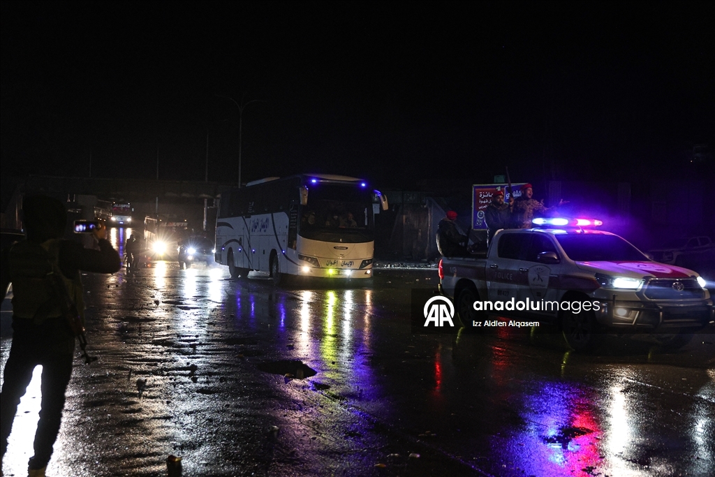 Halep'teki terör örgütü YPG/SDG'li son grup şehrin dışına tahliye ediliyor