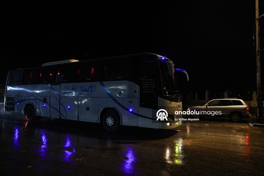 Halep'teki terör örgütü YPG/SDG'li son grup şehrin dışına tahliye ediliyor