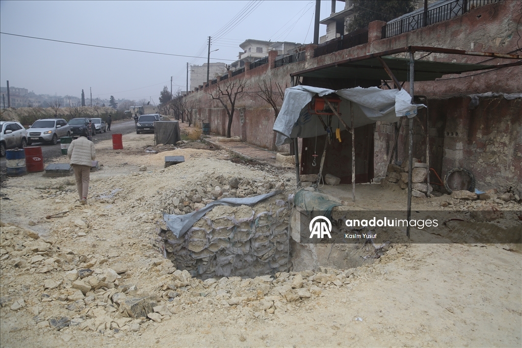 AA, terör örgütü YPG/SDG’den kurtarılan Şeyh Maksud Mahallesi'nde evlerin altına açılan tünelleri görüntüledi