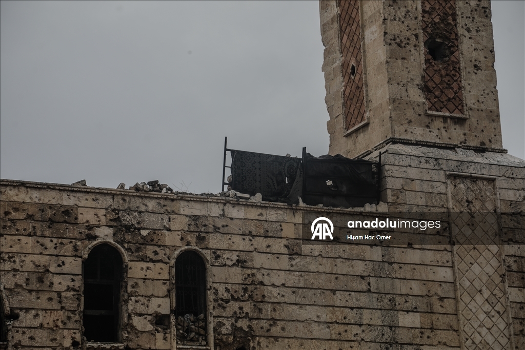 Terör örgütü YPG/SDG'nin Şeyh Maksud Mahallesi'nde askeri karargah olarak kullandığı cami görüntülendi