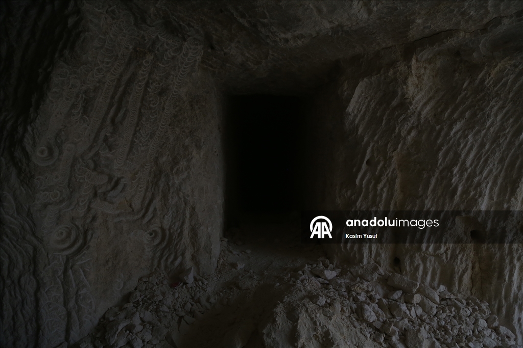 AA, terör örgütü YPG/SDG’den kurtarılan Şeyh Maksud Mahallesi'nde evlerin altına açılan tünelleri görüntüledi