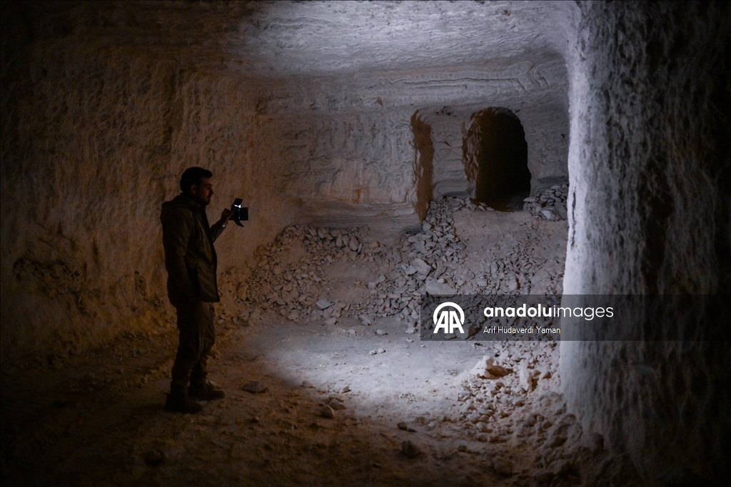 AA, terör örgütü YPG/SDG’den kurtarılan Şeyh Maksud Mahallesi'nde evlerin altına açılan tünelleri görüntüledi