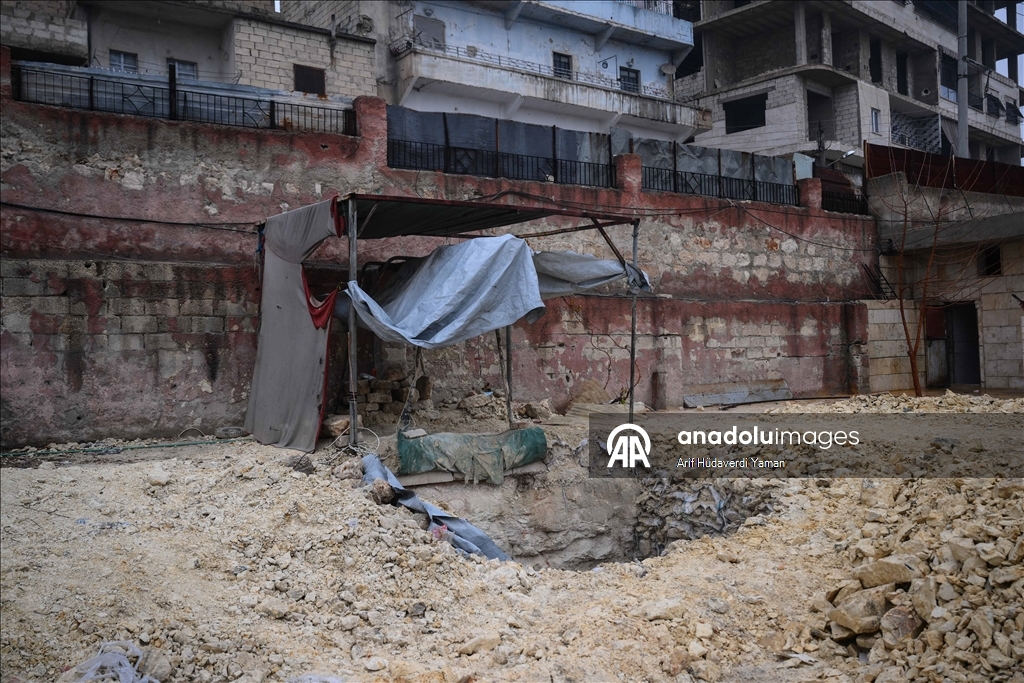AA, terör örgütü YPG/SDG’den kurtarılan Şeyh Maksud Mahallesi'nde evlerin altına açılan tünelleri görüntüledi