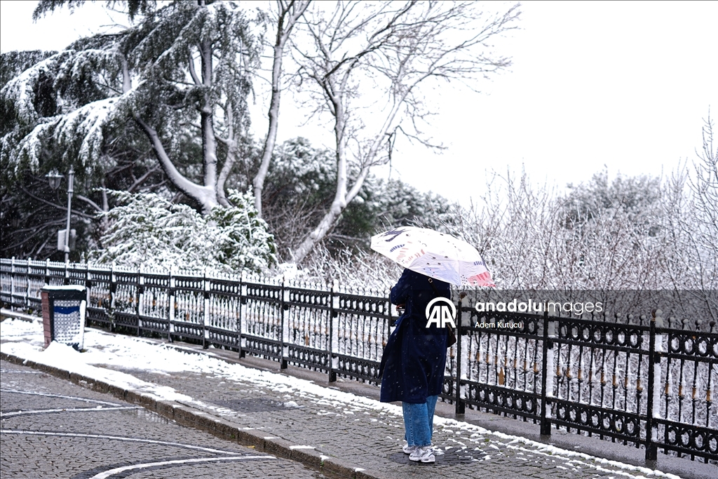 İstanbul'da bazı bölgelerde kar yağışı etkisini sürdürüyor
