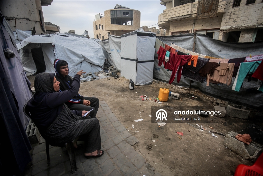 غزة.. صدمة تحاصر فلسطينيا فقد زوجته بعد يومين من الزفاف