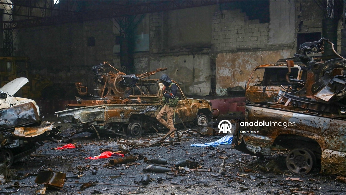 AA, Şeyh Maksud’da terör örgütü YPG/SDG’ye ait yanan askeri araçları görüntüledi