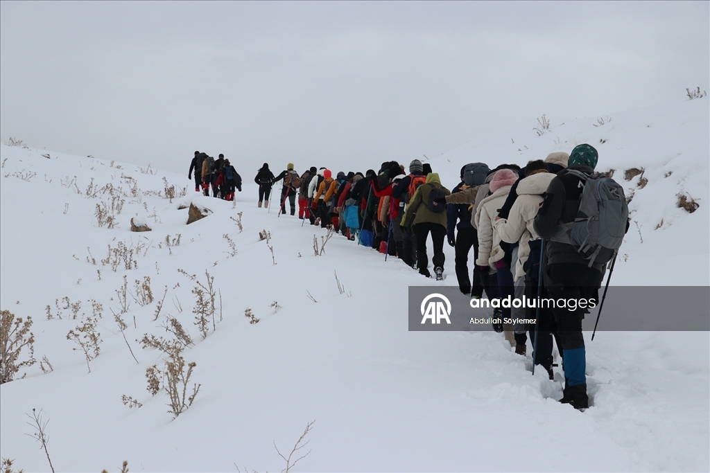Beyaz örtüyle kaplanan doğa harikası Murat Kanyonu trekking sevenlerin rotasında