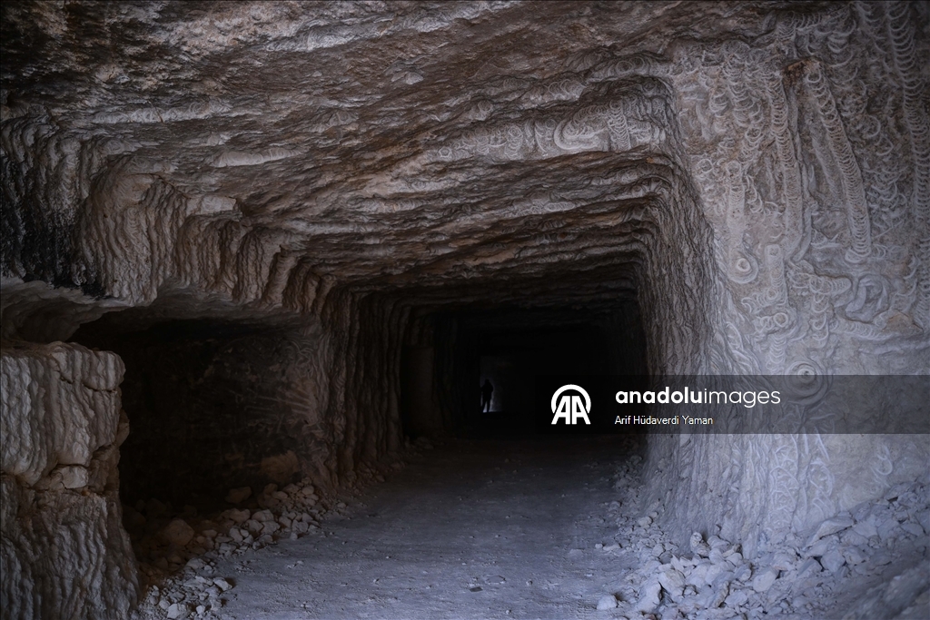 AA, terör örgütü YPG/SDG’den kurtarılan Şeyh Maksud Mahallesi'nde evlerin altına açılan tünelleri görüntüledi