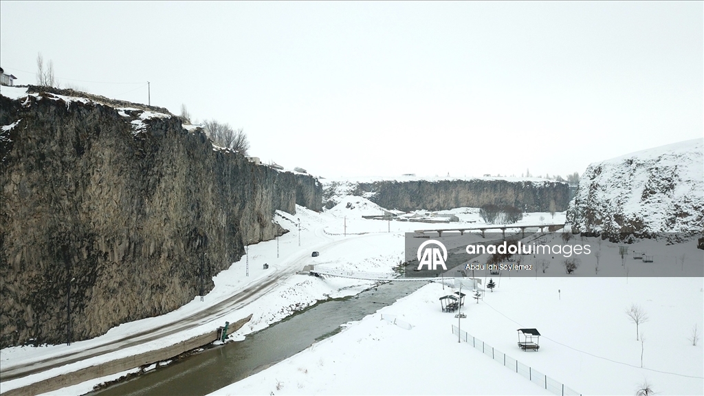 Beyaz örtüyle kaplanan doğa harikası Murat Kanyonu trekking sevenlerin rotasında