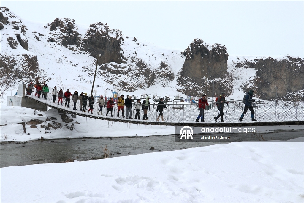 Beyaz örtüyle kaplanan doğa harikası Murat Kanyonu trekking sevenlerin rotasında