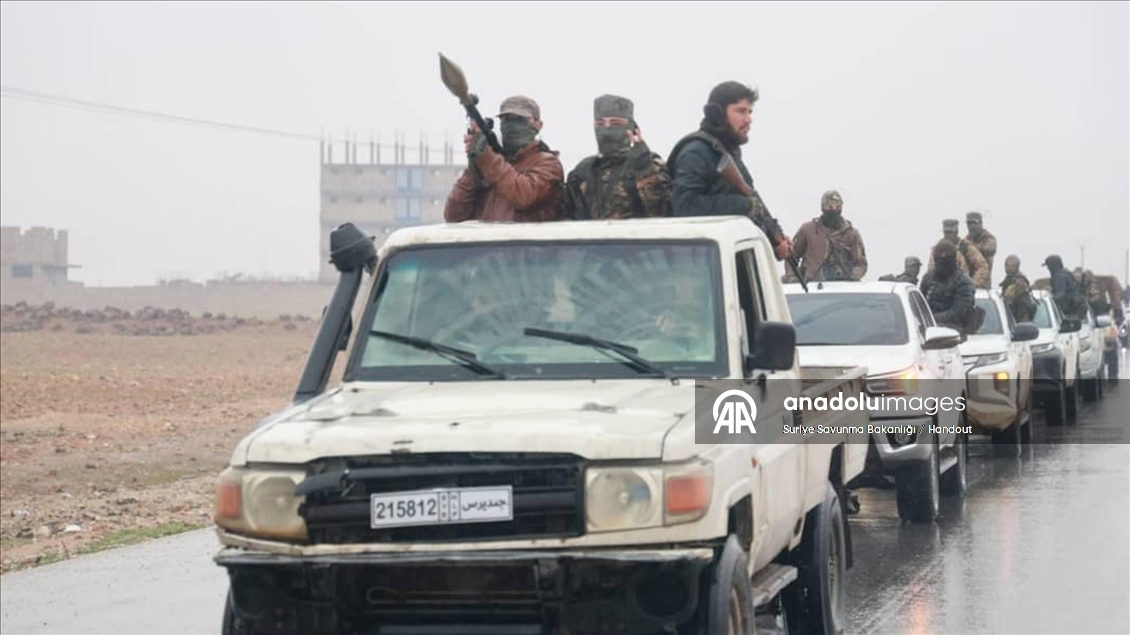 Suriye ordusu, Halep'in doğusundaki Meskene ve Deyr Hafir hattına takviye birlikler sevk etti