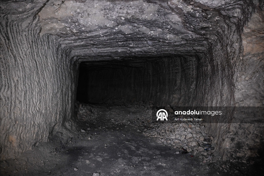 AA, terör örgütü YPG/SDG’den kurtarılan Şeyh Maksud Mahallesi'nde evlerin altına açılan tünelleri görüntüledi