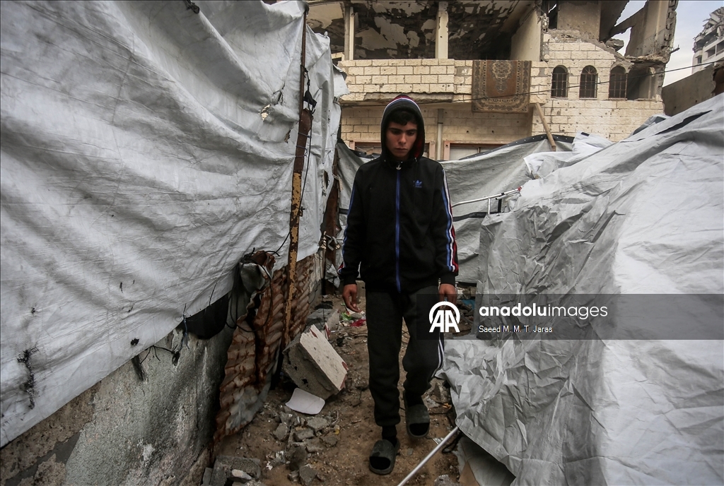 غزة.. صدمة تحاصر فلسطينيا فقد زوجته بعد يومين من الزفاف