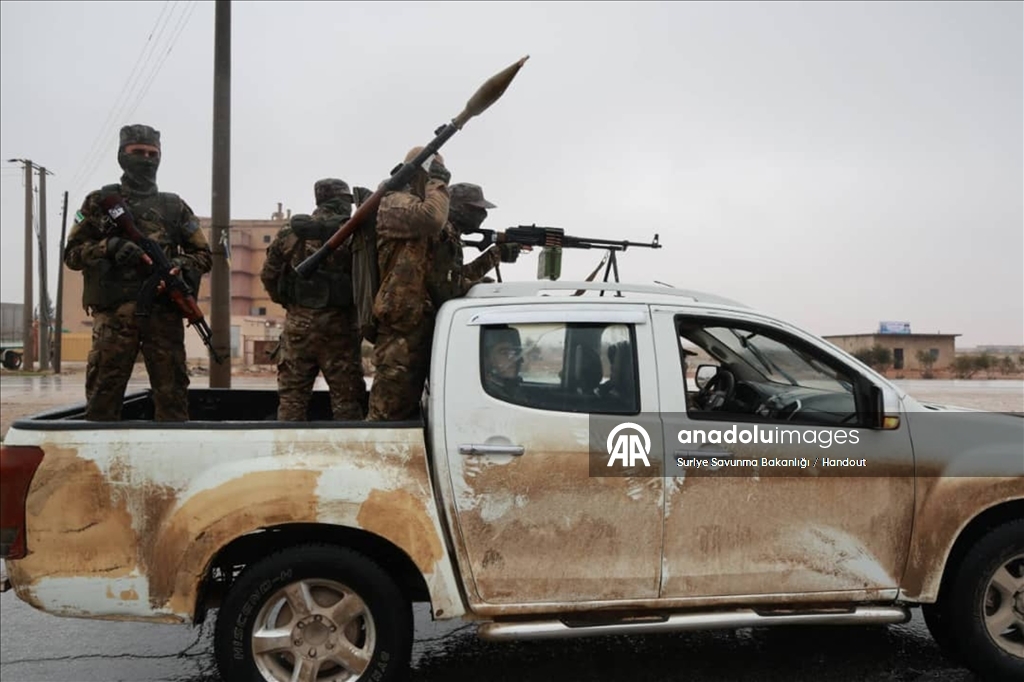Suriye ordusu, Halep'in doğusundaki Meskene ve Deyr Hafir hattına takviye birlikler sevk etti