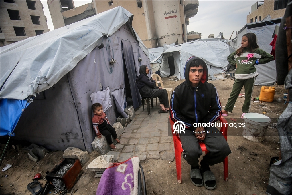 غزة.. صدمة تحاصر فلسطينيا فقد زوجته بعد يومين من الزفاف