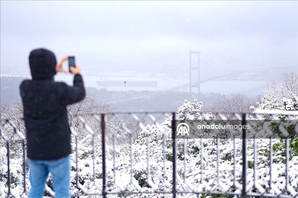 İstanbul'da bazı bölgelerde kar yağışı etkisini sürdürüyor